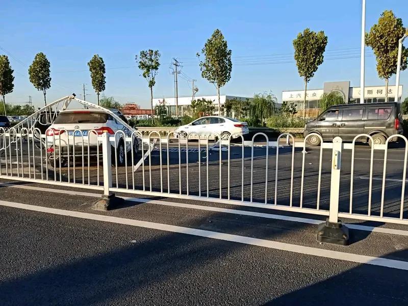 205国道临沂段有一块路碑，985号。不知道有没有人在高考的时候，去这块985号