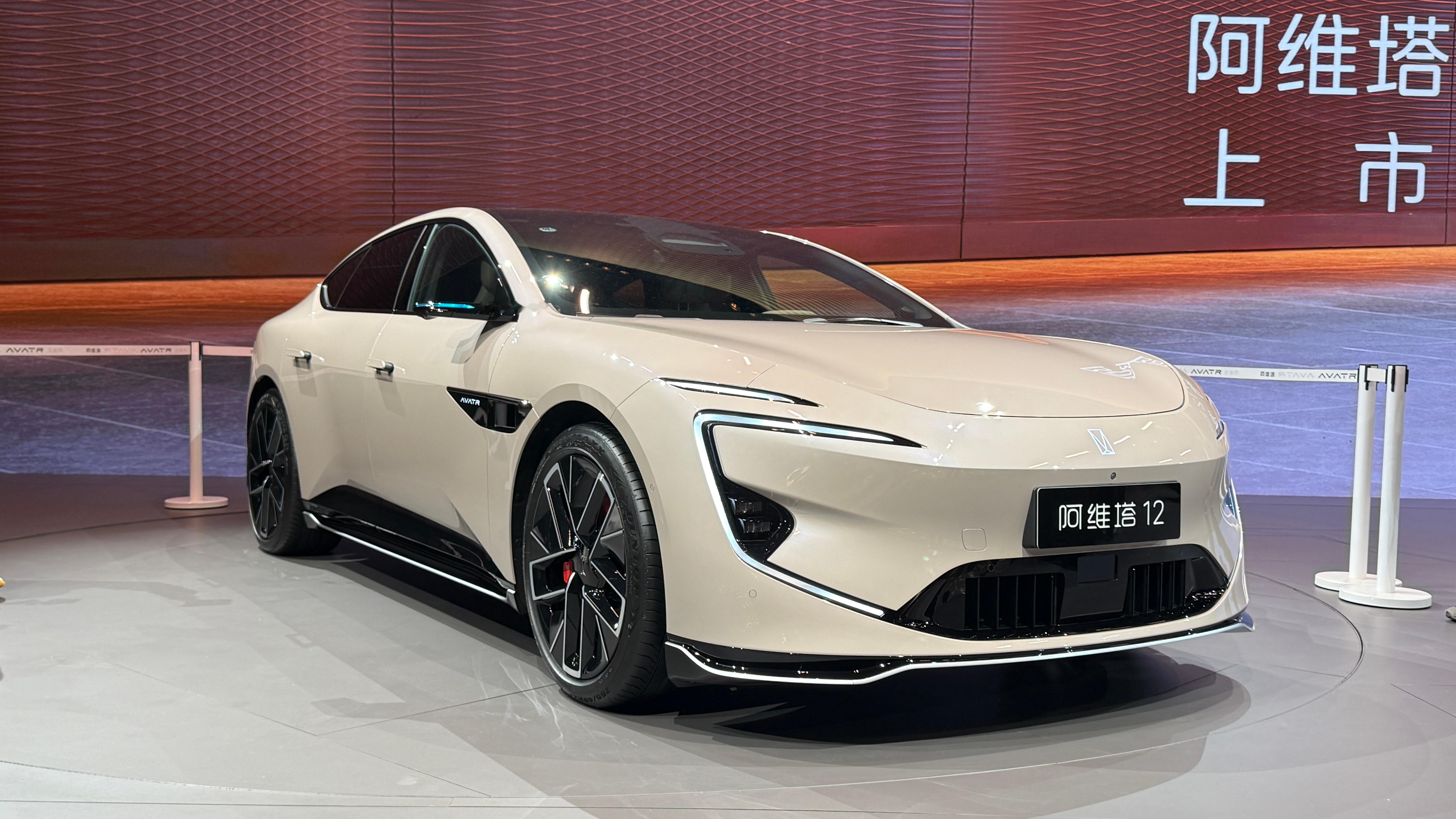 阿维塔12四激光版上市阿维塔12十二项同级独享 阿维塔12四激光版焕新上市，有纯