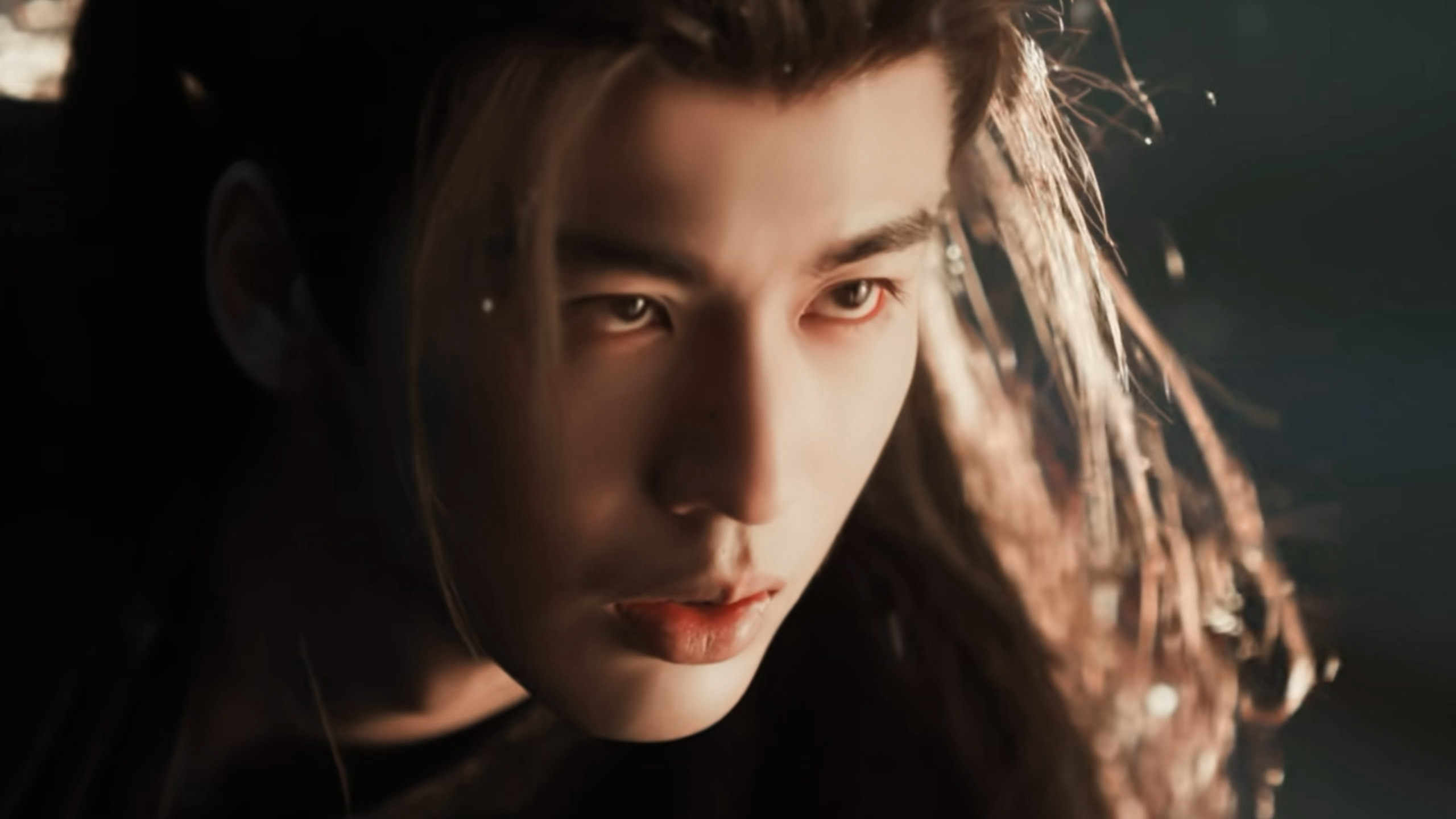 天呢。。受了108鞭的谢征。。。 