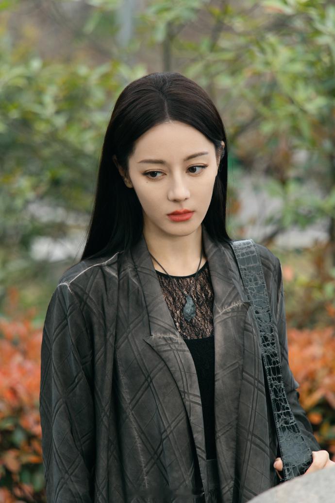 聂九罗的纸星星藏着温柔，挥刀时又超决绝，迪丽热巴演绎封神，好戏正开场！ 