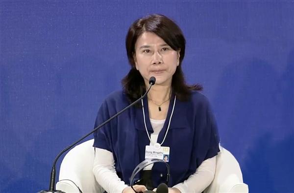 董明珠这回是真低头了。欧洲热浪烧到40度，中国空调卖疯了，美的海信TCL赚得盆满