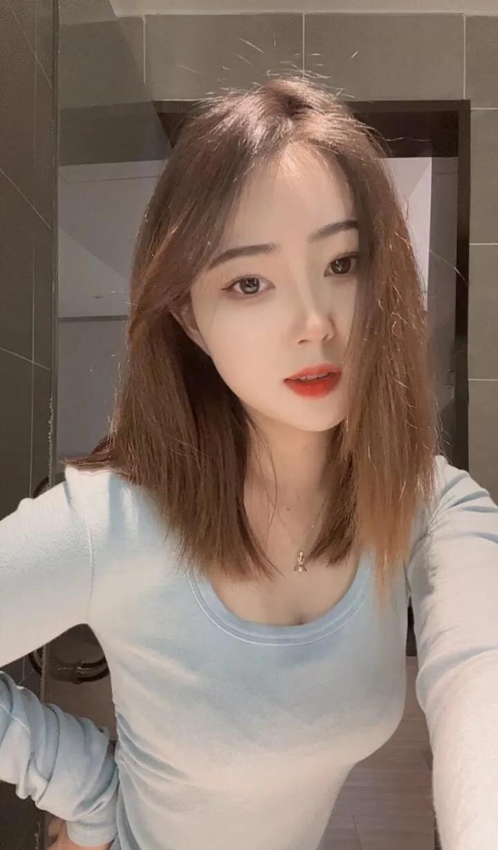 轻纱掩面，婀娜多姿。