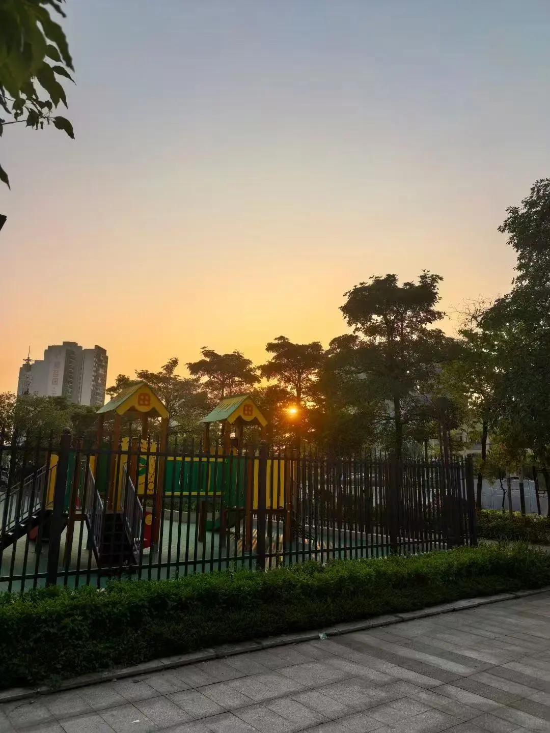 夕阳里 旋转楼梯