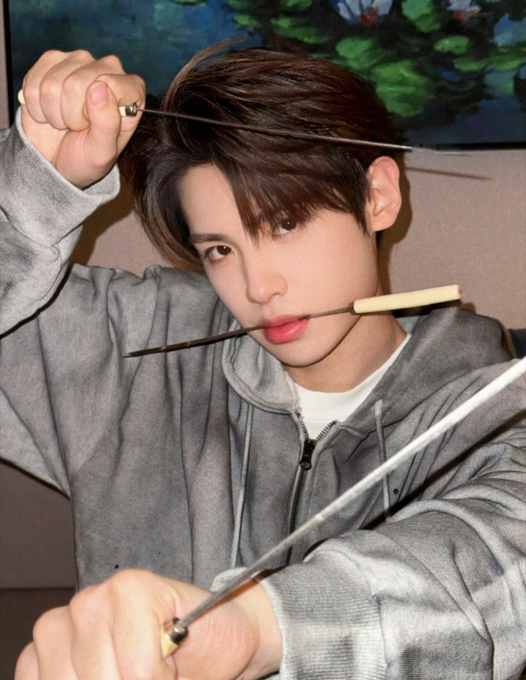 哈哈哈黄明昊你是烧烤杀手吗，小心点哦！ 