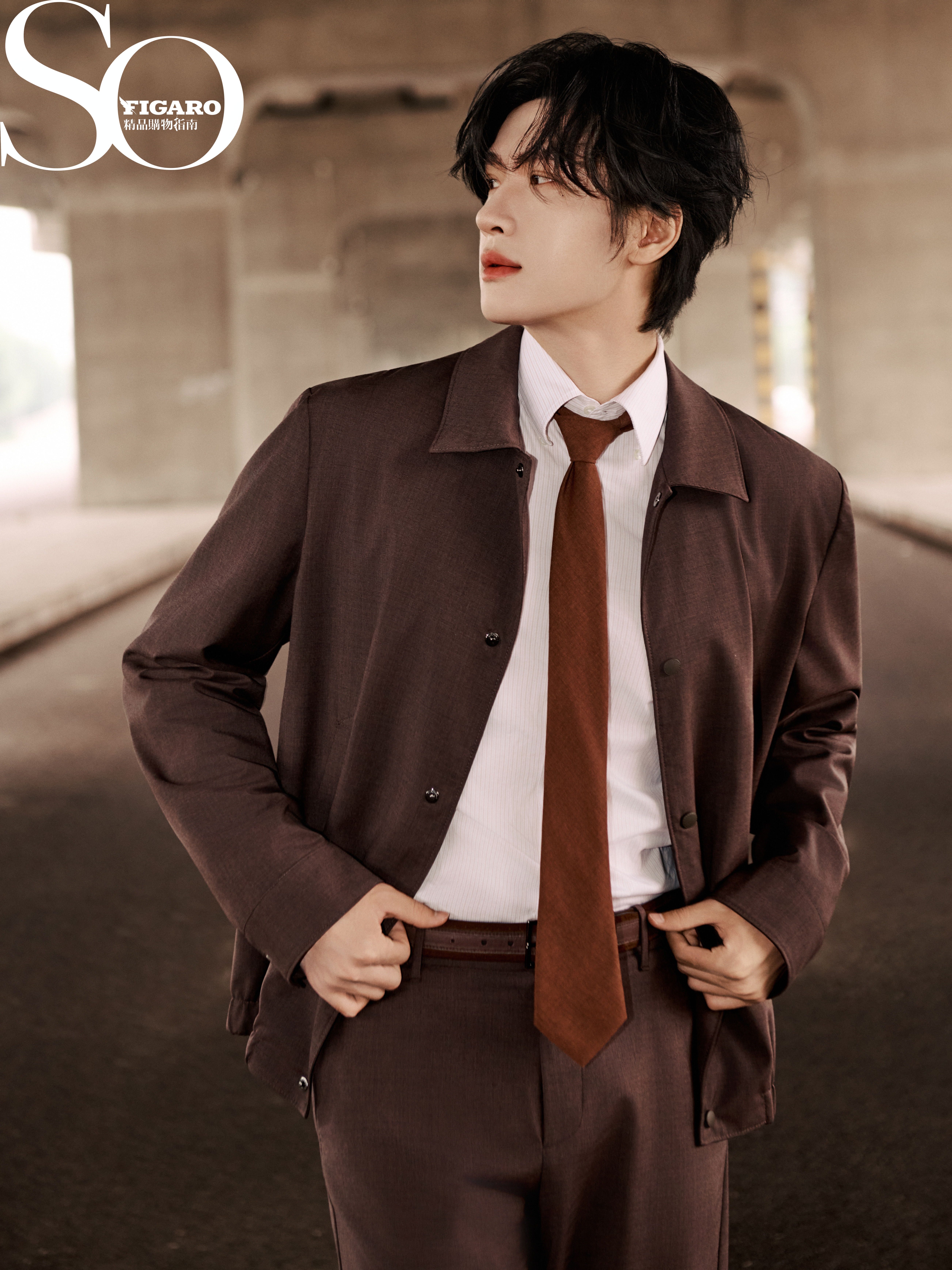 展轩出镜So Figaro合作企划，2027春夏第一套出发Look先行揭晓。CA