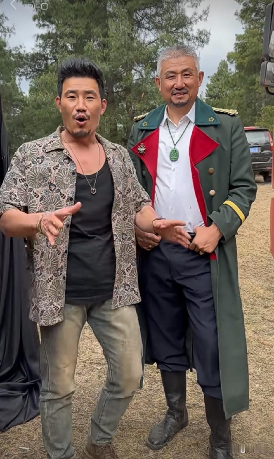 偶遇两位明星，他们是谁？