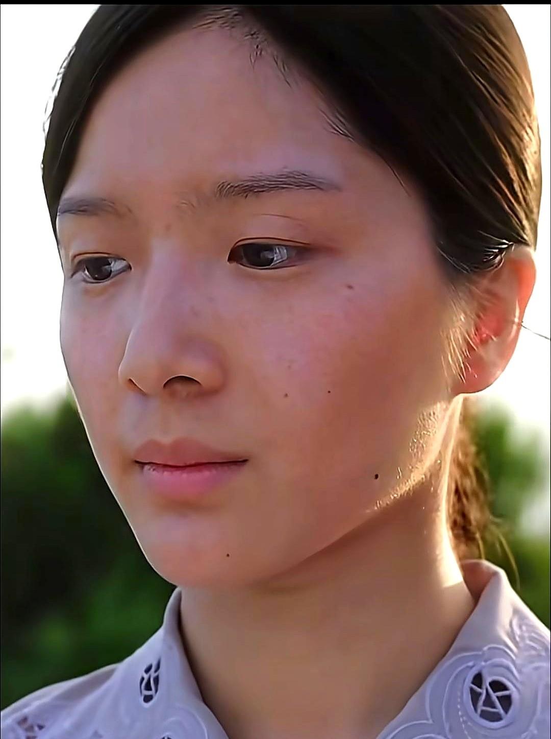 唐山这地方，怪事真多，亲家儿子结婚，当妈的却抱着牌位，扭头就走。

南枝带着泽华