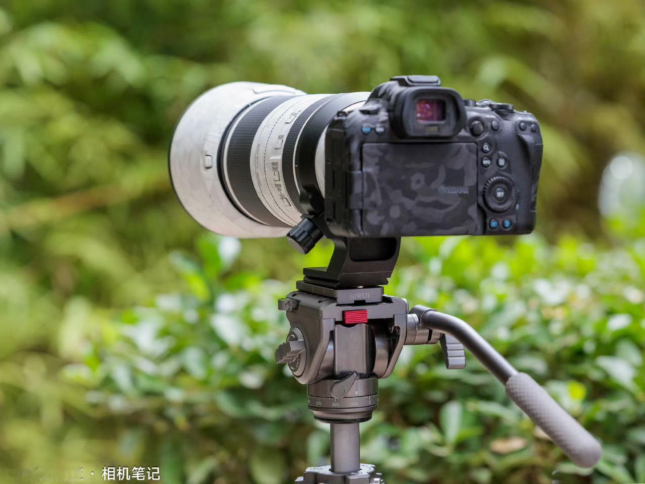 《思锐“翱翔者”系列视频三脚架》这是一款面向微单相机/轻型摄像机的入门级视频三脚
