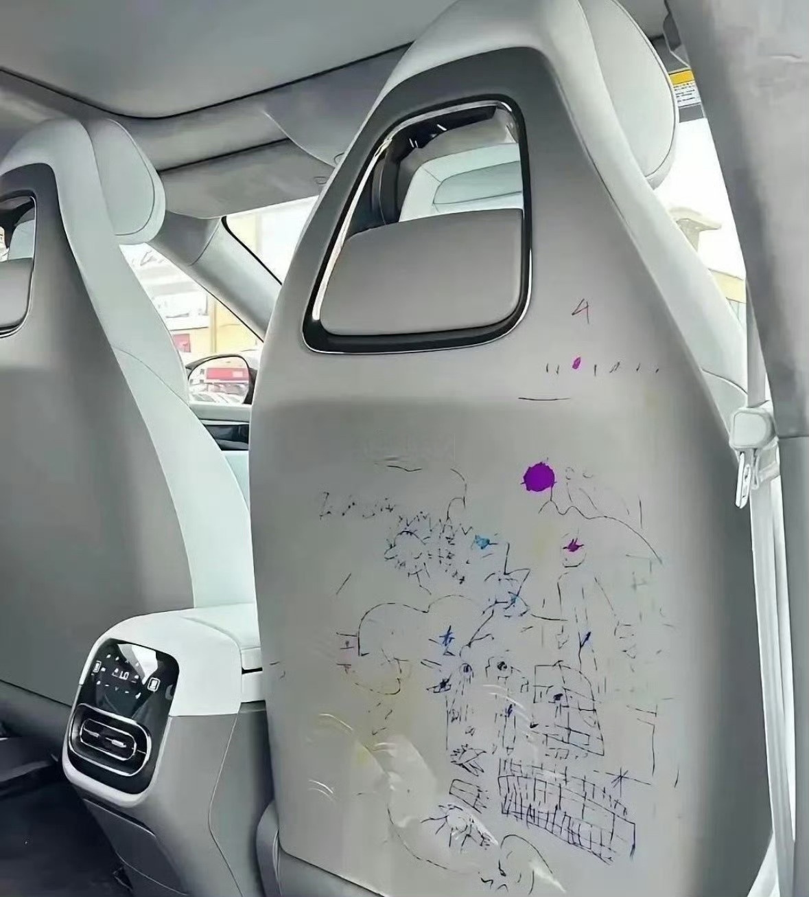 借完车成这样了 这朋友还处吗？ 