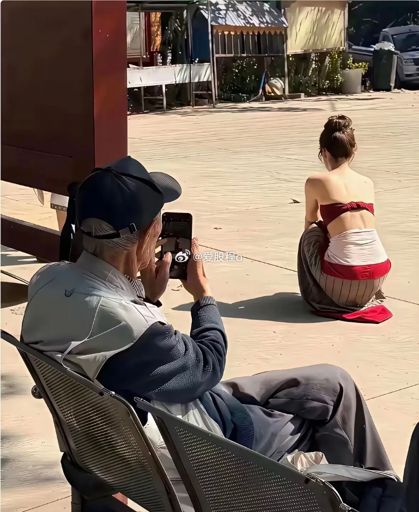 男人至死是少年啊，这话一点不假 