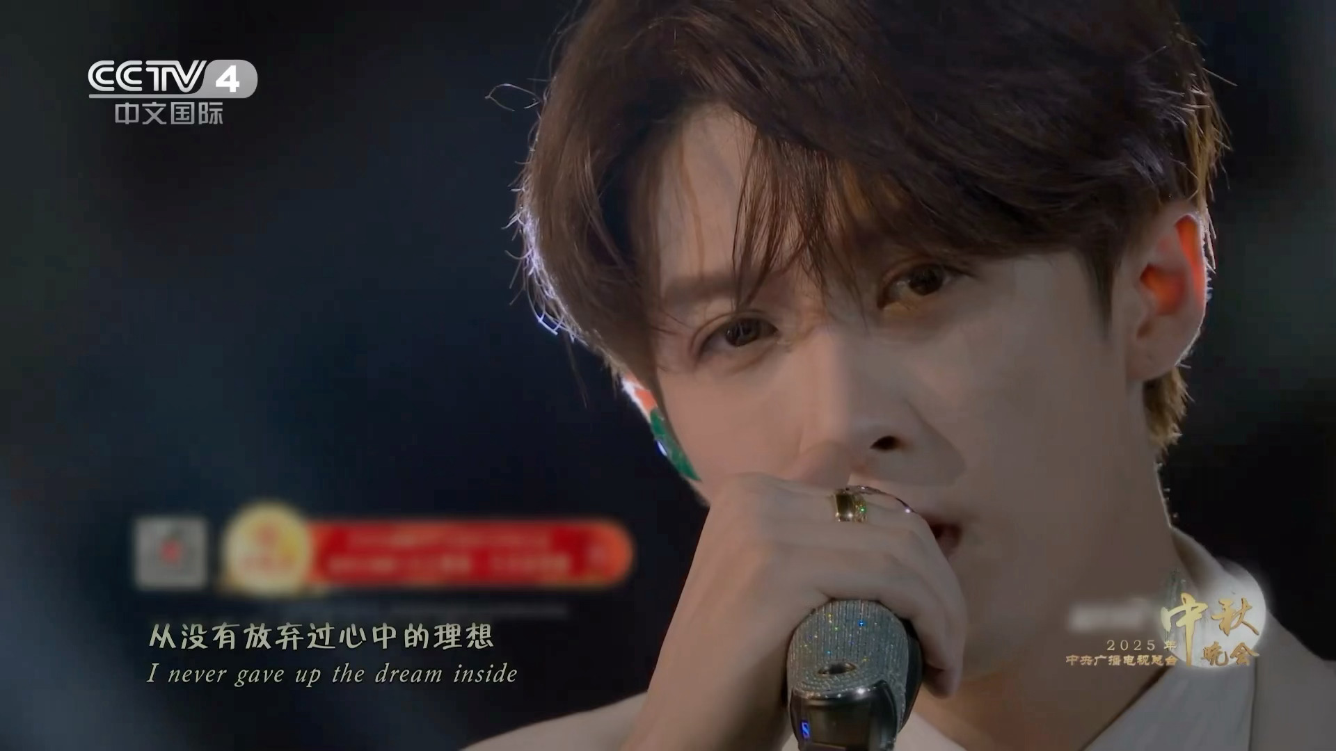 “多少次迎着冷脸与嘲笑，从没有放弃过心中的理想”🥺 ​​​