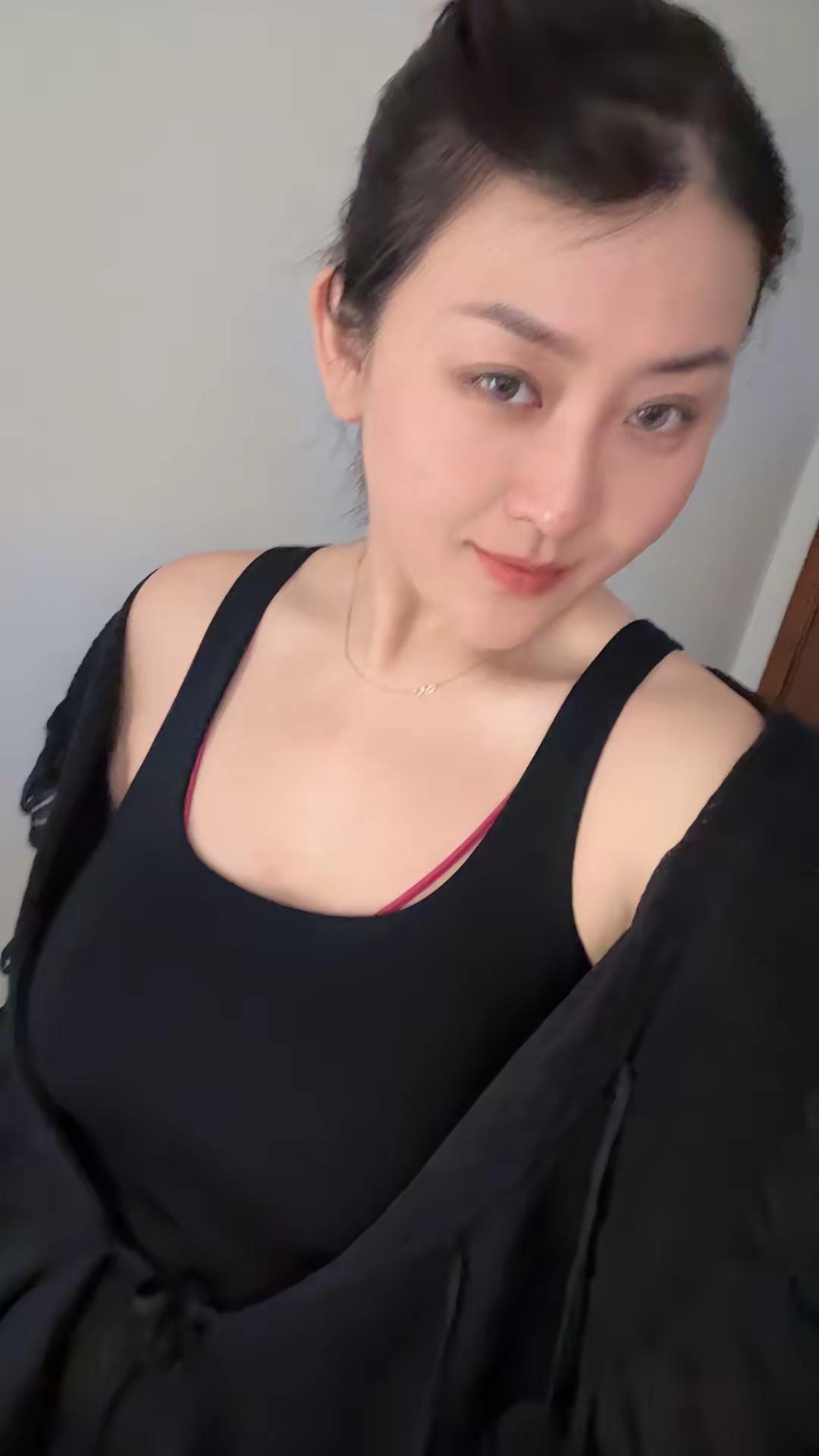 没有直角肩，溜肩怎么了，它不正好显瘦吗直角肩