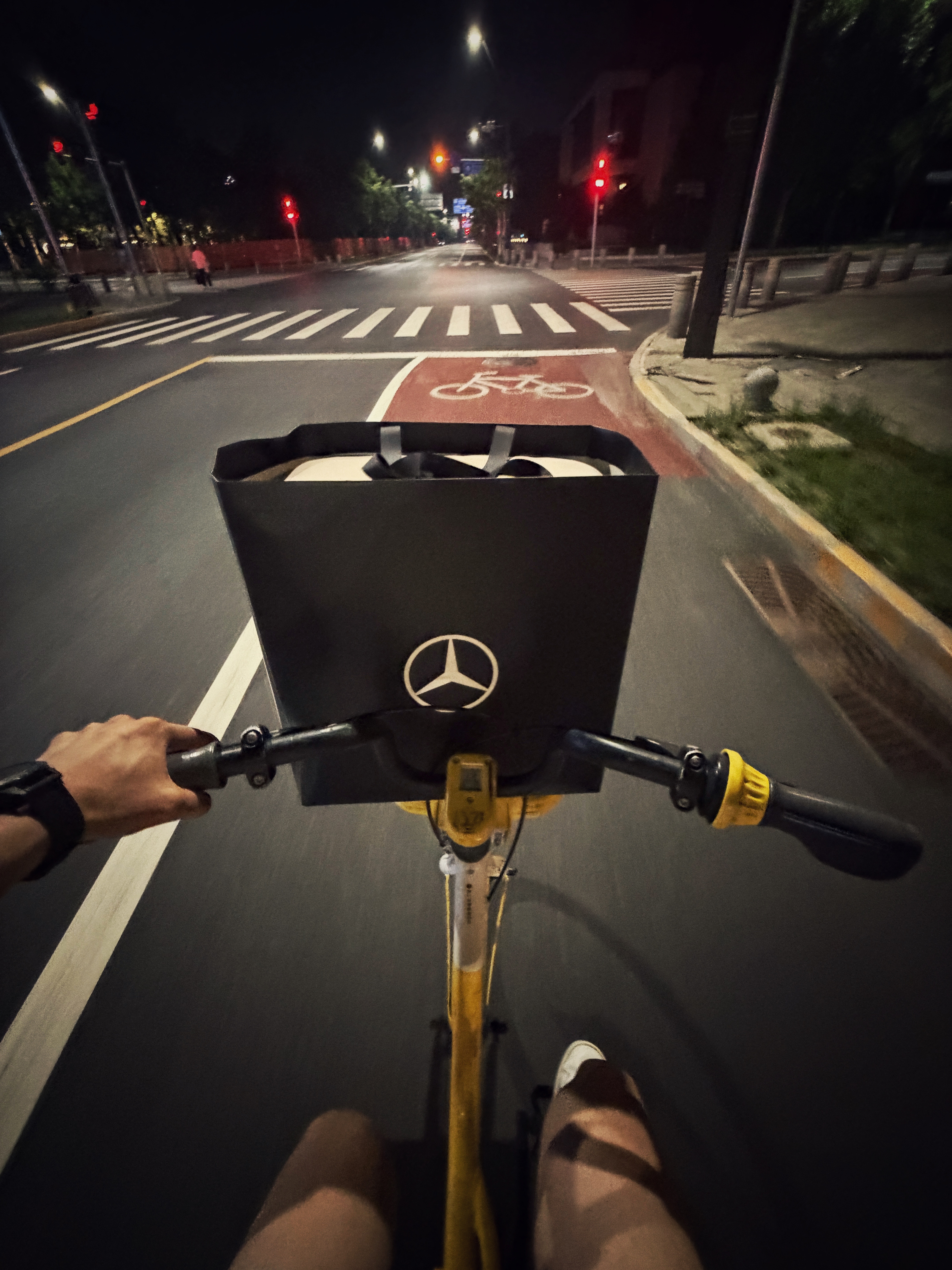 骑奔驰下班欣哲频道 北京·首钢园