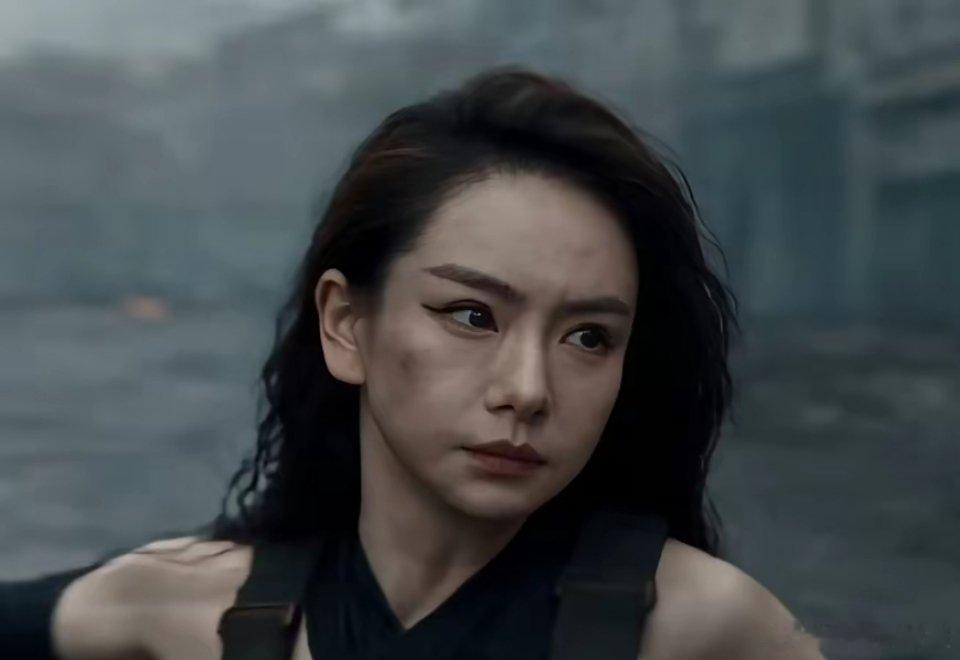戚薇真的不应该把自己的脸授权给Al短剧，不是说她不珍惜羽毛，而是她授权肖像的短剧