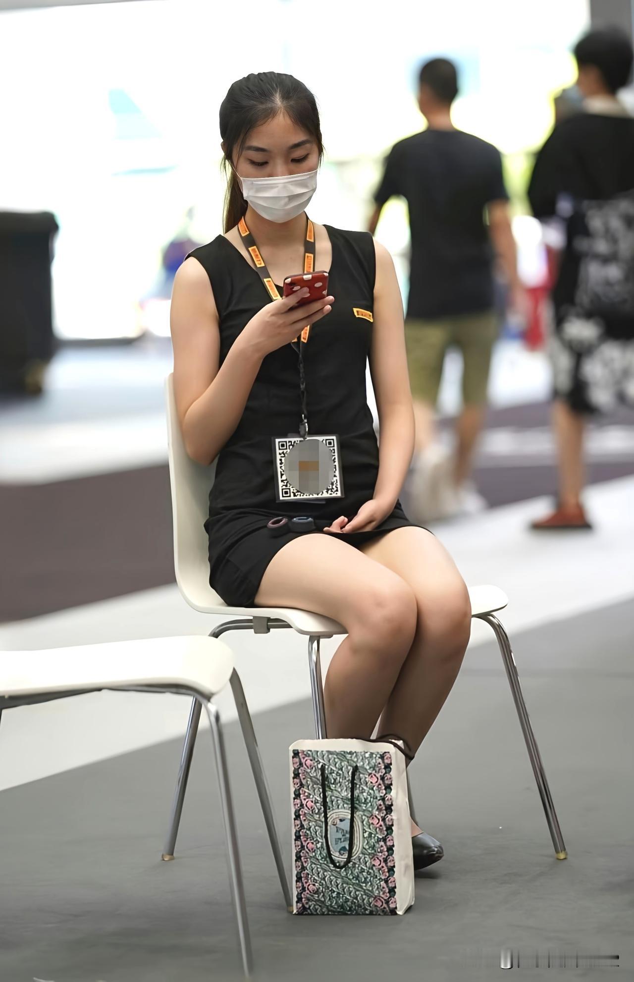 静坐观花落   心随手机游