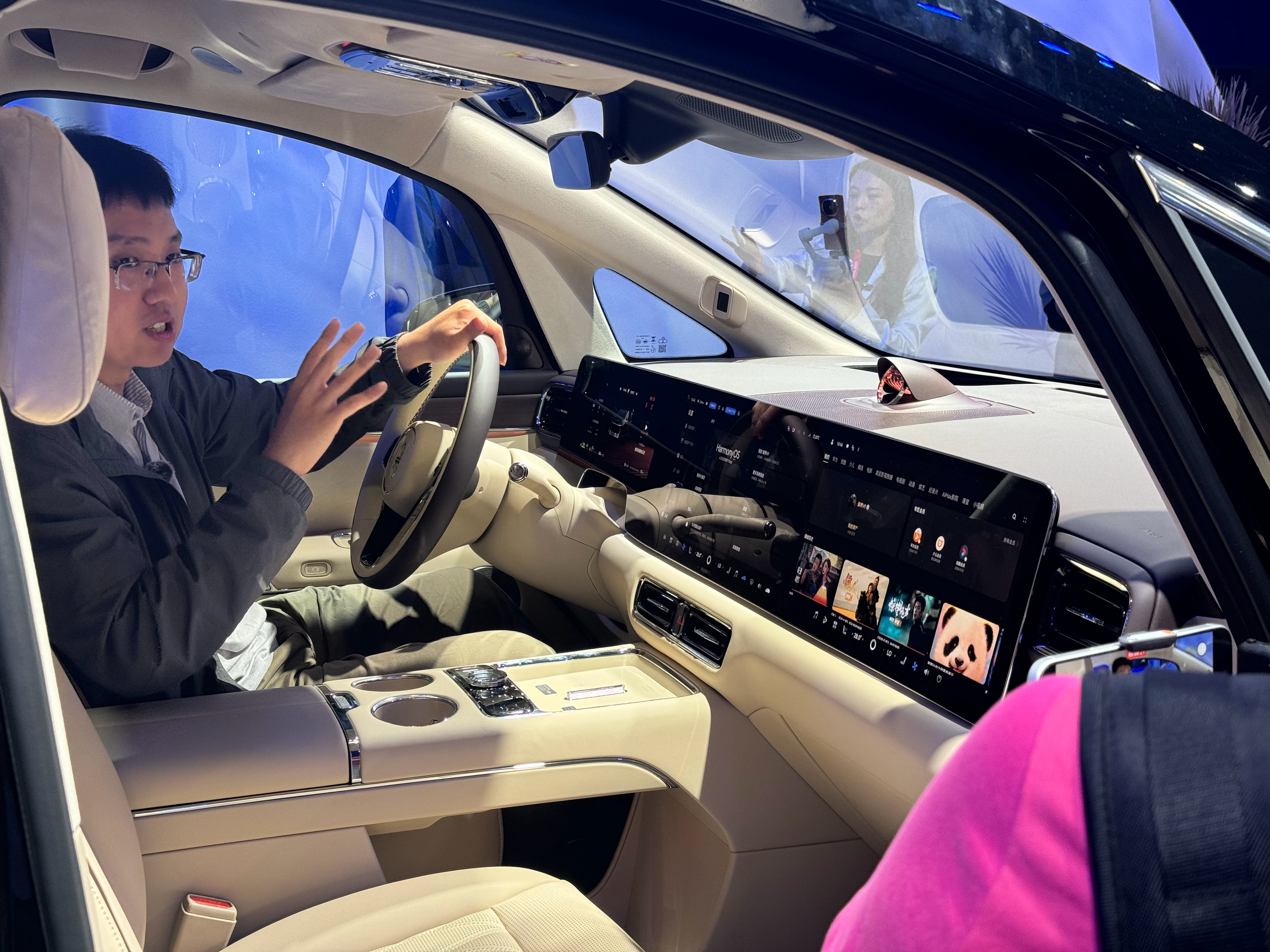 这两天在北京车展溜达，终于看到了我最期待的两款新车。一台是问界M9 Ultima