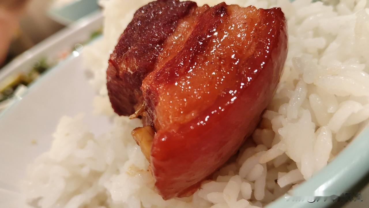 美食的诱惑，从来不用过多描述
简简单单的一顿午饭
吃的随心所欲，两个人，平均消费
