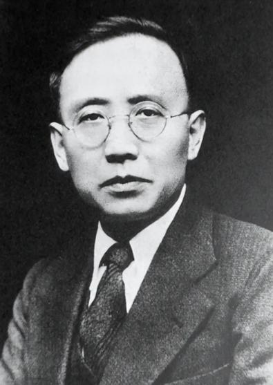 1978 年，郭沫若因病去世不久，他妻子于立群突然自缢身亡。原来，她在整理丈夫遗