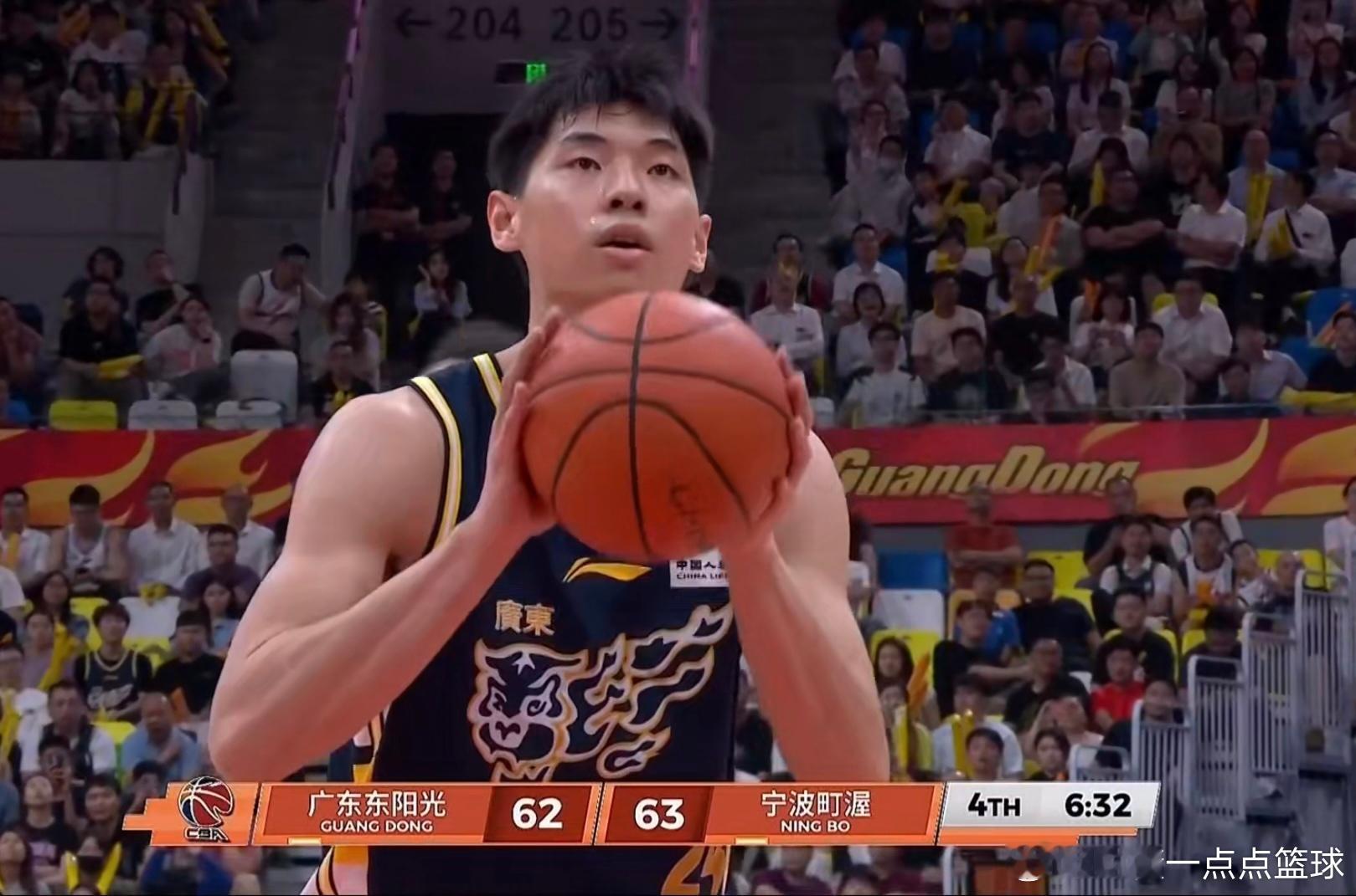 15分大坑硬生生填平！徐杰27分扛旗，广东这波逆风球看哭了广东男篮本场杜锋缺阵、