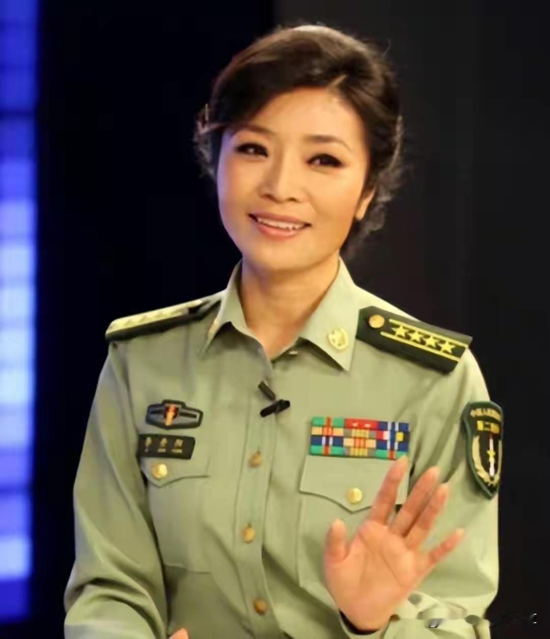 李丹阳是跟宋祖英一样有气质的女歌唱家，长相甜美气质非凡，自信优雅美丽大方，妥妥的