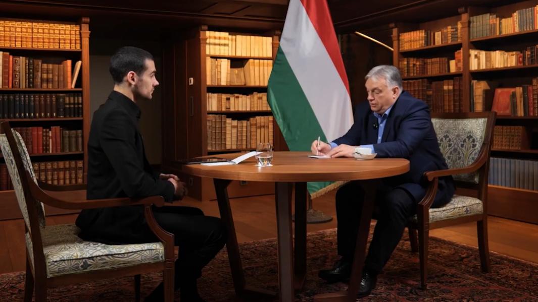 全球油荒一出来，好几个之前跟着美国"反华"的国家，态度转得比翻书还快。
霍尔木兹