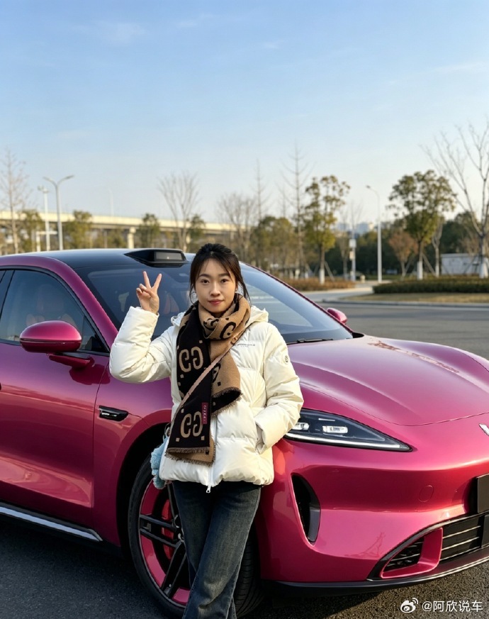 尚界Z7  谁懂啊！这台玫红轿跑直接焊在我的审美上！ 尚界Z7真的把「运动感」和