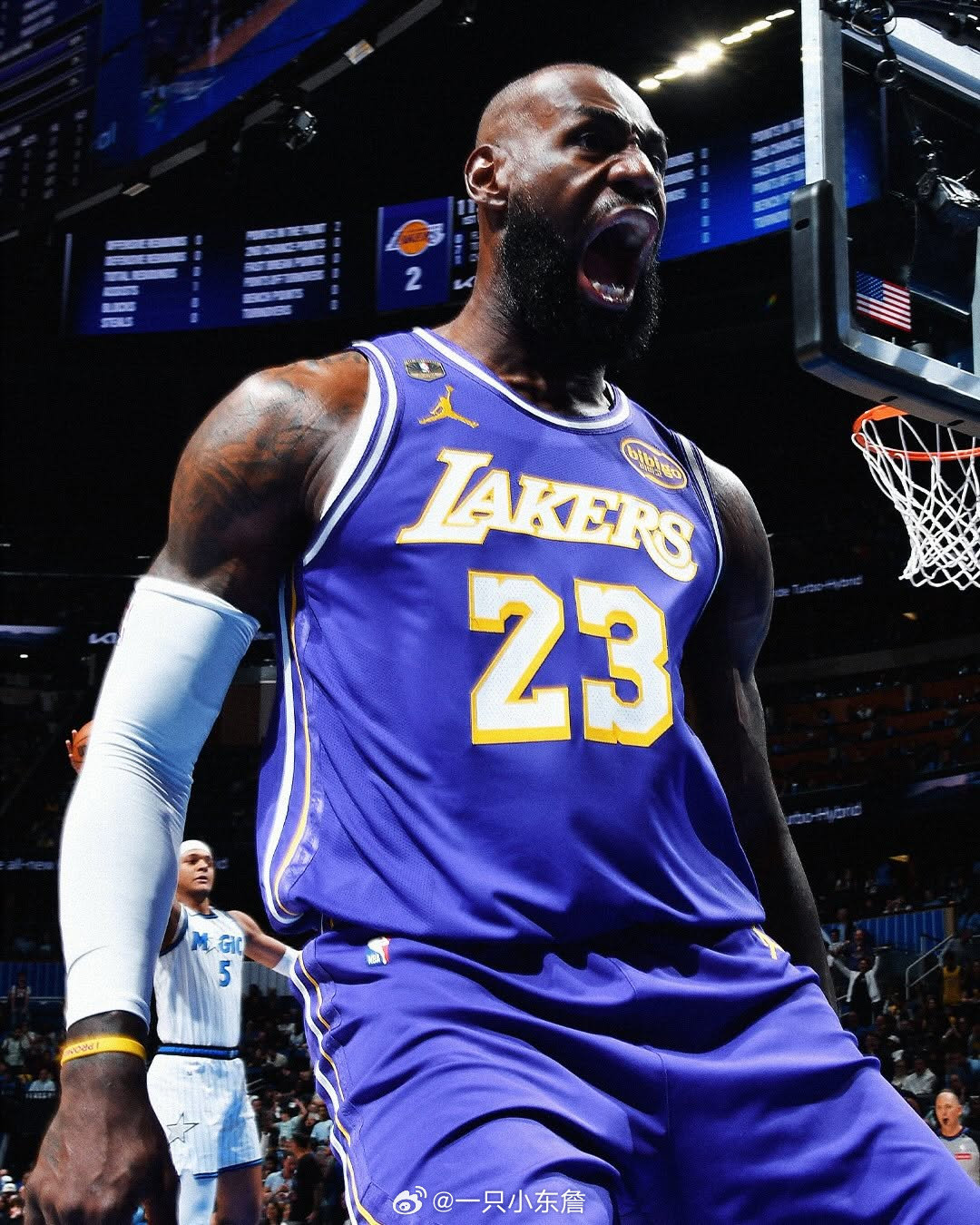 历久弥坚！NBA社媒分享詹姆斯生涯首场&第1612场比赛扣篮照洛杉矶湖人湖人国度