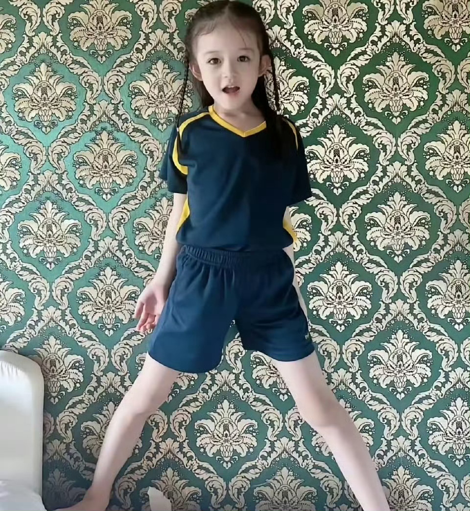 樊少皇的女儿也太漂亮了吧   比章*林的女儿还要好看  在娱乐圈应该是最好看的星