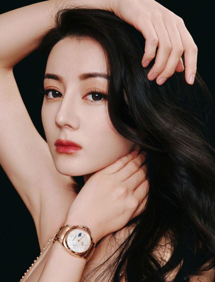 迪丽热巴  流萤乍起，眸间星闪    
