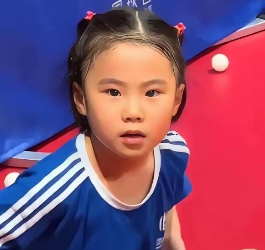 王楠10岁的女儿郭依嘉，刚在上海结束的全国少儿乒乓球锦标赛上，独自一人拖着行李去
