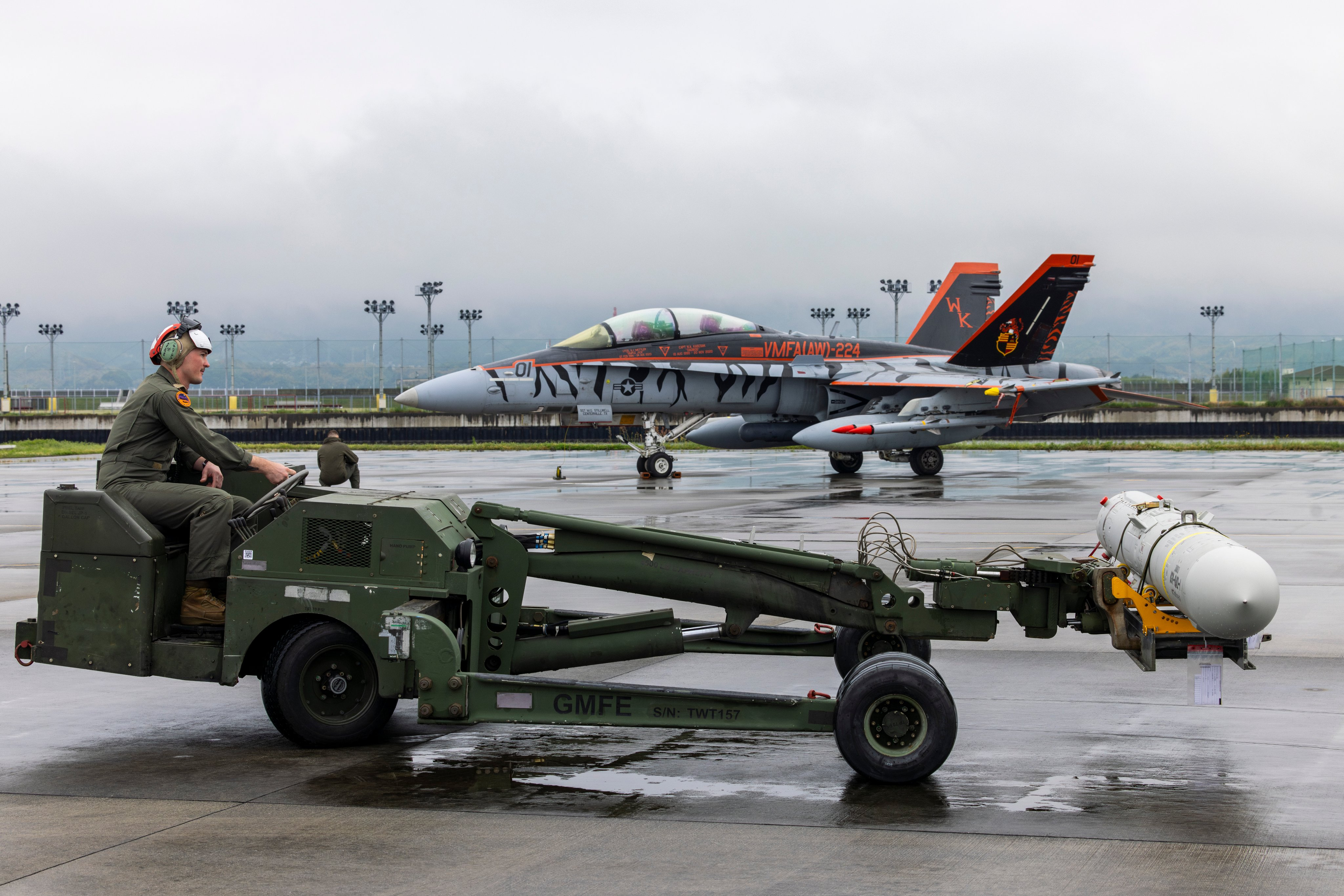 2024年。陆战队岩国航空站，VMFA(AW)-224 中队旗下F/A-18D正