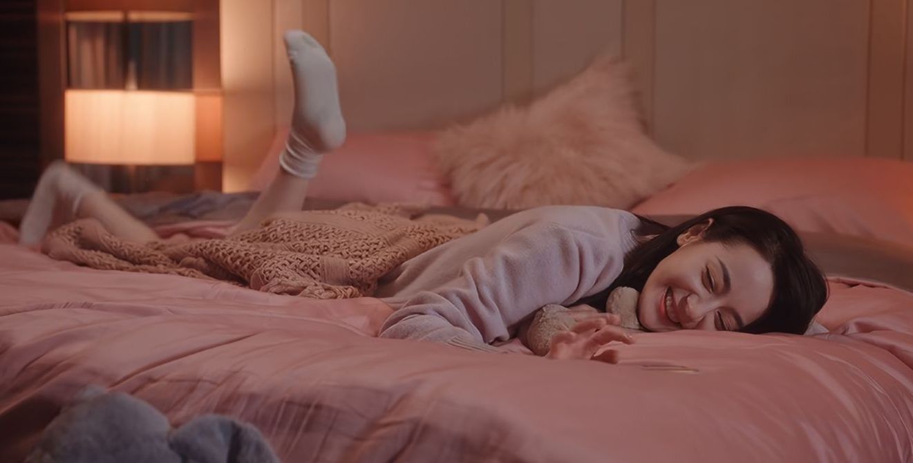 迪丽热巴穿红袜子迪丽热巴的小白袜