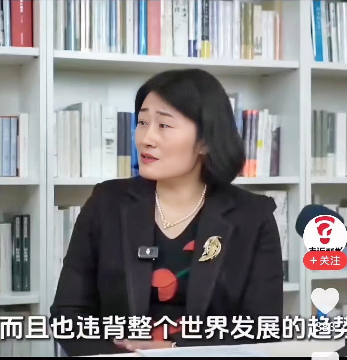 她呼吁中国废除死刑，哔哔了一大堆感天动地的理由，还给别人扣上一顶“迷信死刑”的帽