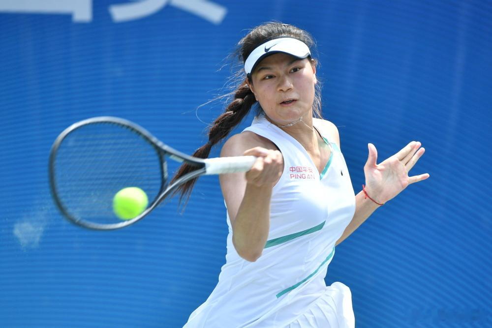 W35泸州半决赛白卓璇6-0,6-3尤晓迪施晗3-6,7-5,6-2逆转5号种子