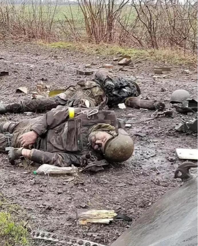 乌克兰可能真的没有多少士兵了！最近，外媒报道：俄罗斯士兵在打扫顿涅茨克康斯坦丁诺