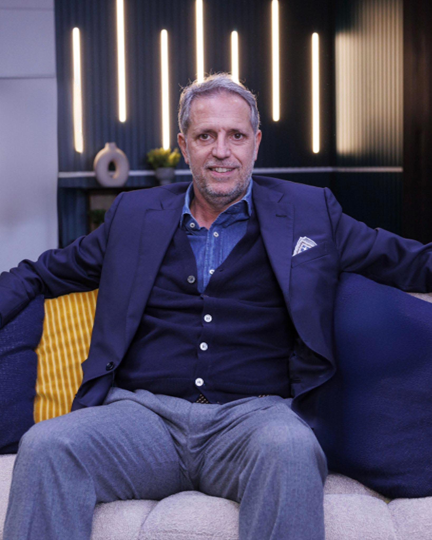 費倫天拿官方宣布，現時熱刺體育總監柏拿迪斯（Fabio Paratici）將會喺