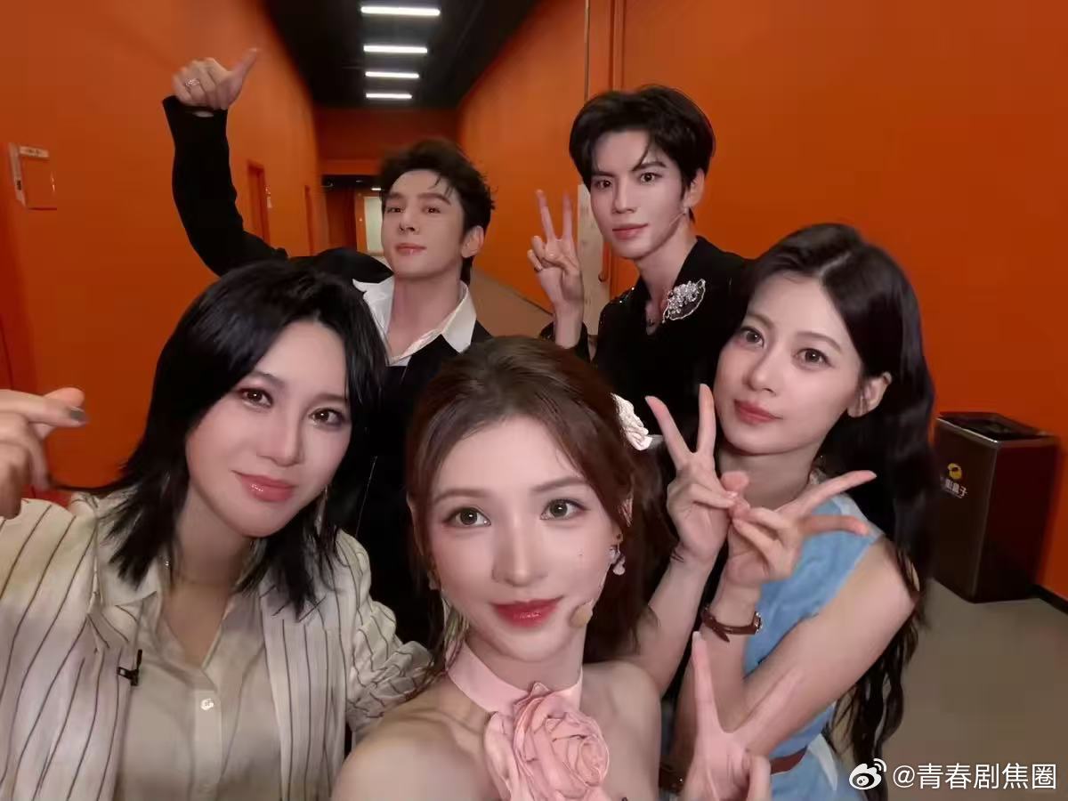 赵昭仪对李佳琦wink这一下合伙人可爱果然是赵昭仪的统治区，一个 wink 就把