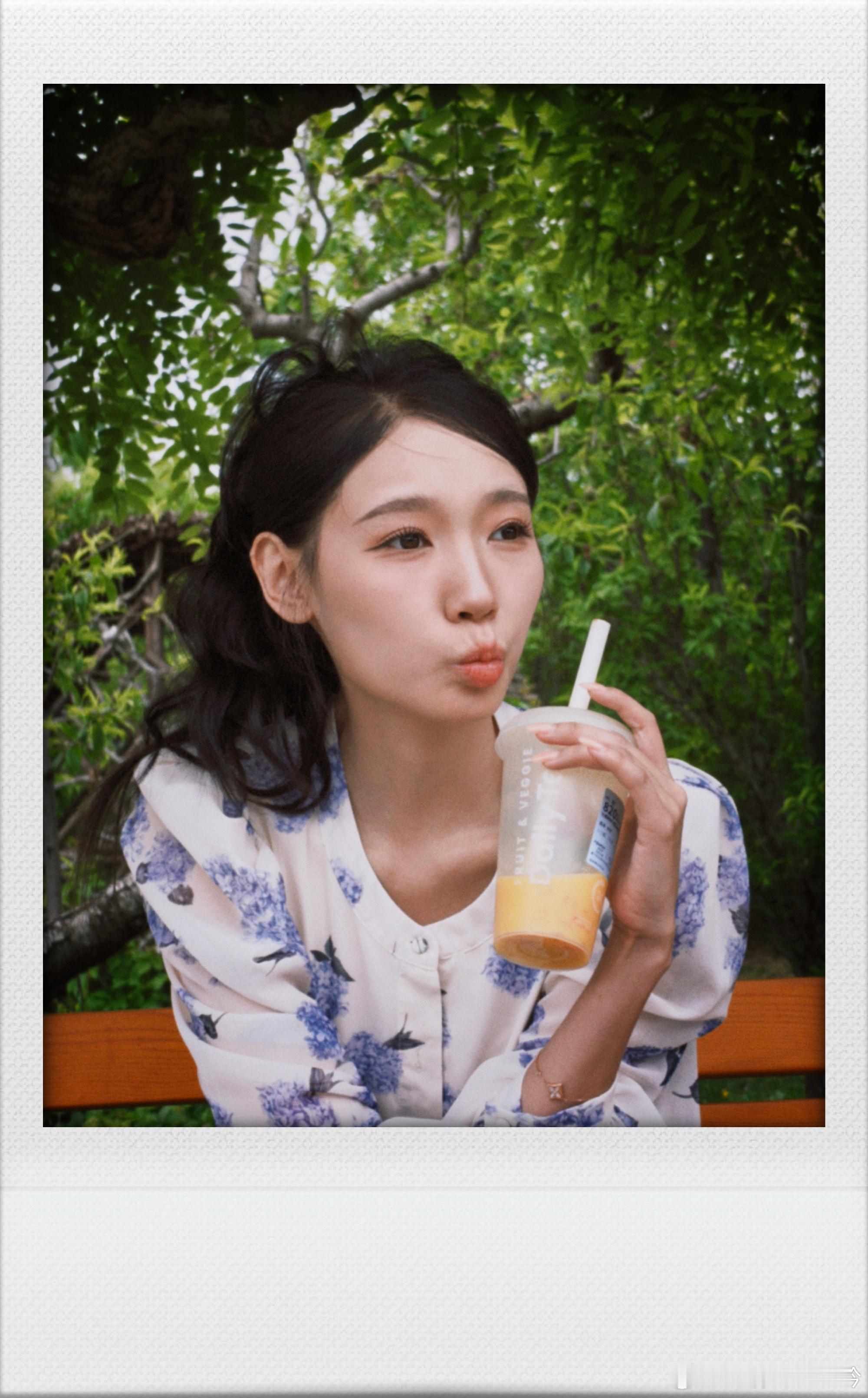 这次Reno16在滤镜上也有不少新玩法，特别是胶片（Inst胶片），实际效果可以
