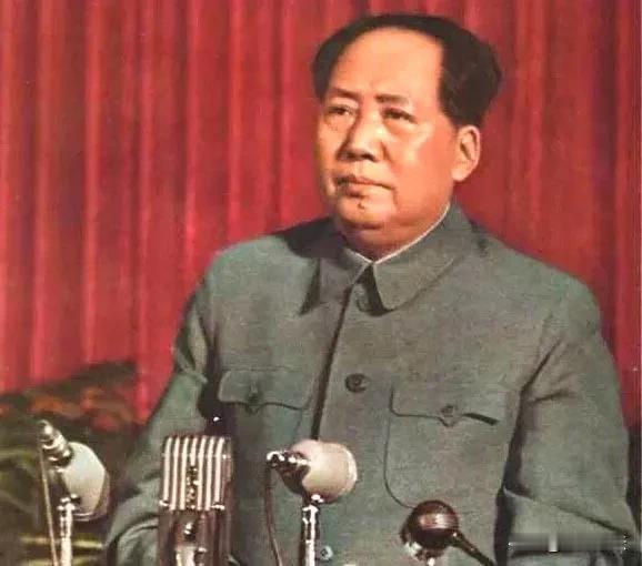 1955年的高层会议上，毛主席说：我们赶超美国至少75年，也就是说十五个五年计划