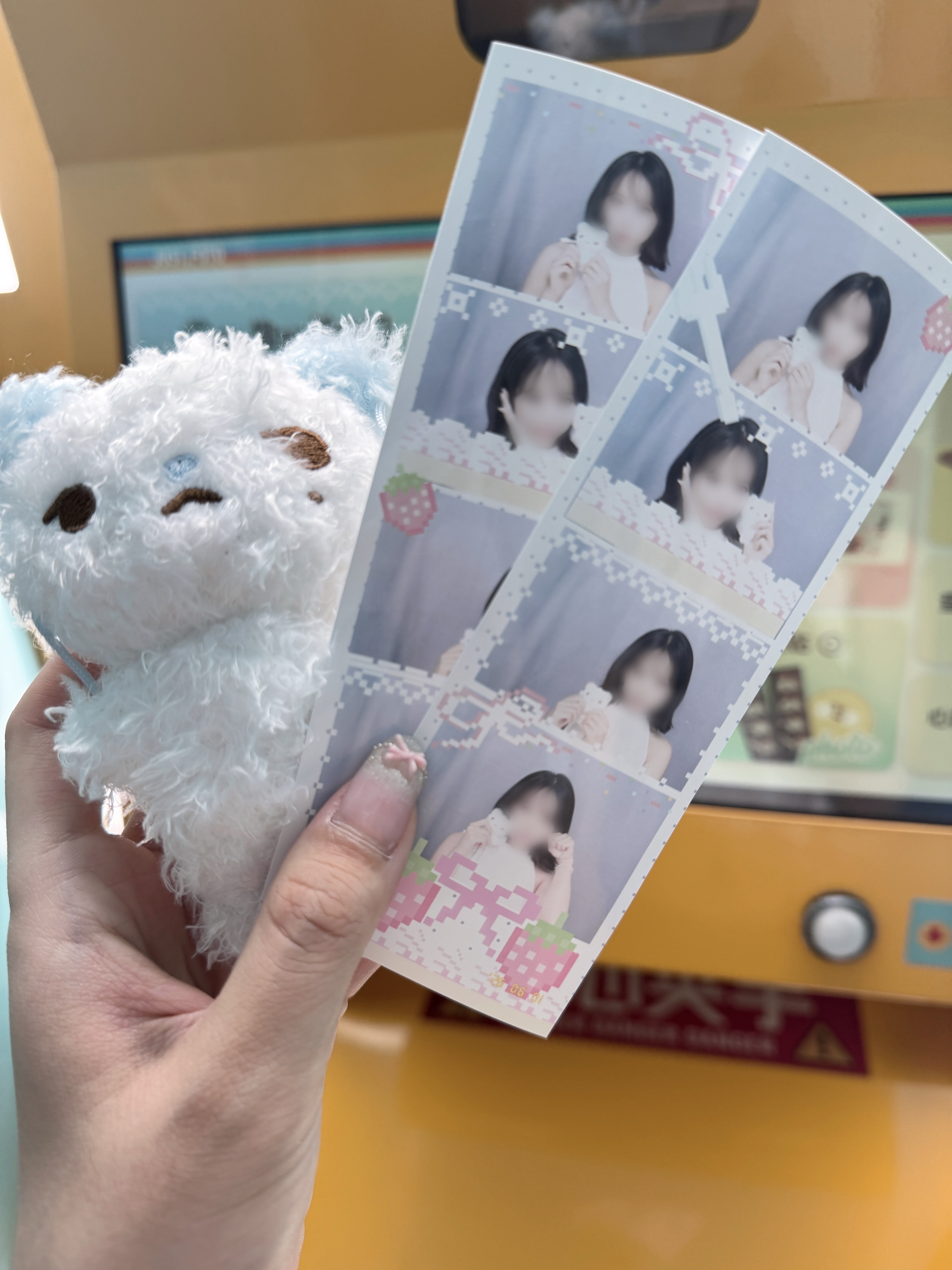 有什么不开心的就跟姐姐讲 不要做那么可爱的表情给别人看..ㅠㅠ 