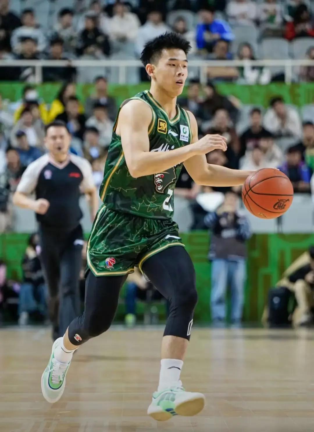 22岁打NCAA！林崴坚持出国打球
杨瀚森被开拓者选中，曾凡博拿到篮网合同，余嘉