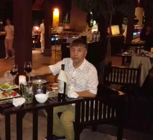 图片一，是2016年的今天。
​大力带我去三亚，第一个晚上住的海棠湾红树林度假酒