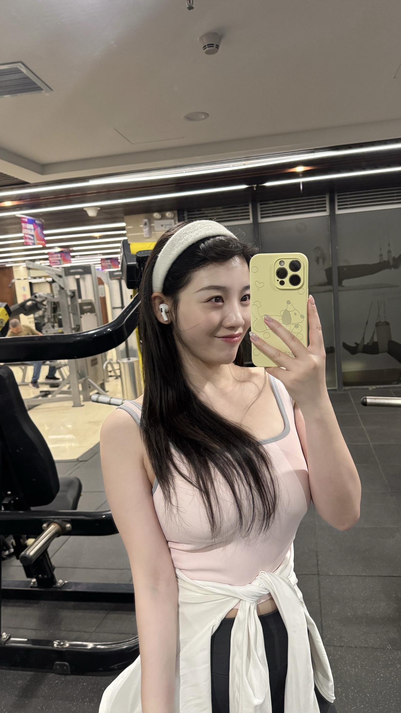 等等我先摆好造型 白羊座 旧照新发 对镜拍 热门