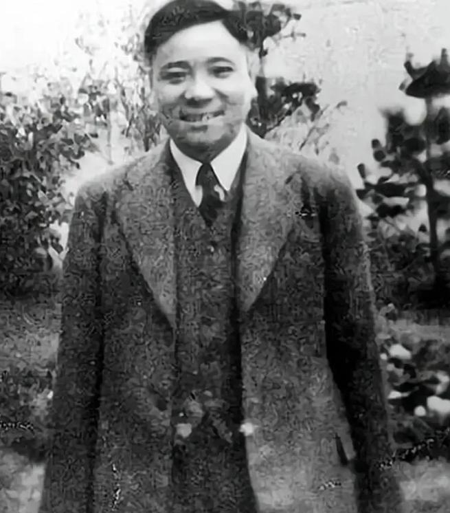 1939年，袁殊被捕，李士群要他招供，谁知他一点不慌，反而淡定地对李士群说：“我