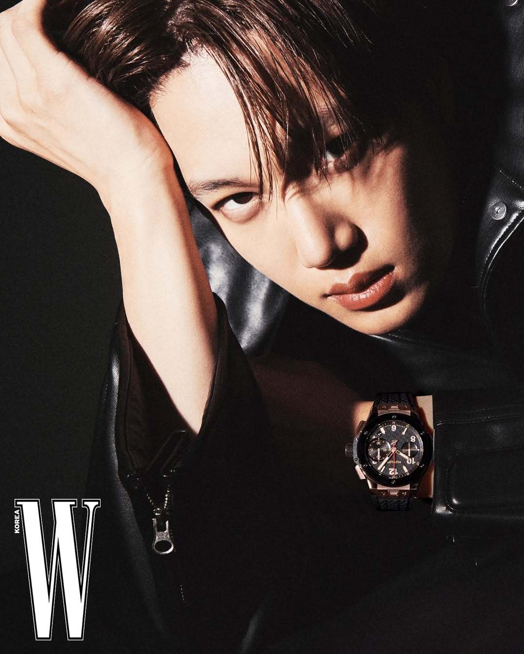 W Korea  x  Hublot  x  金钟仁 📷：Kim Sinae黑