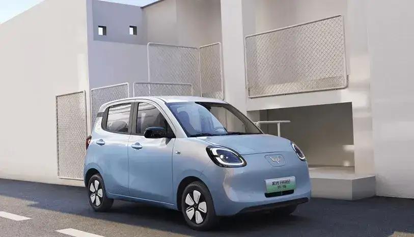 在驾驶体验上，五菱宏光MINIEV将“轻松感”进行到底，轻盈的转向手感，清晰的视