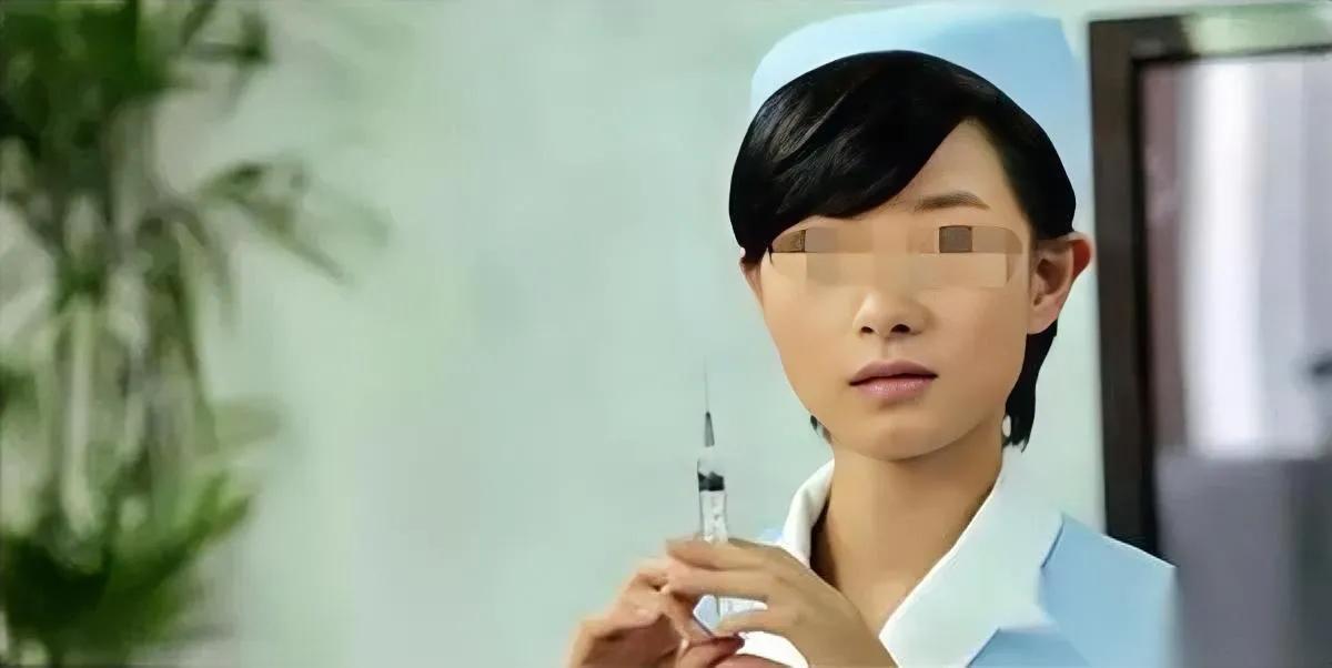 2002年那针，夺了条命。

就因为等了几分钟。

医生不过让她等自己上完厕所—