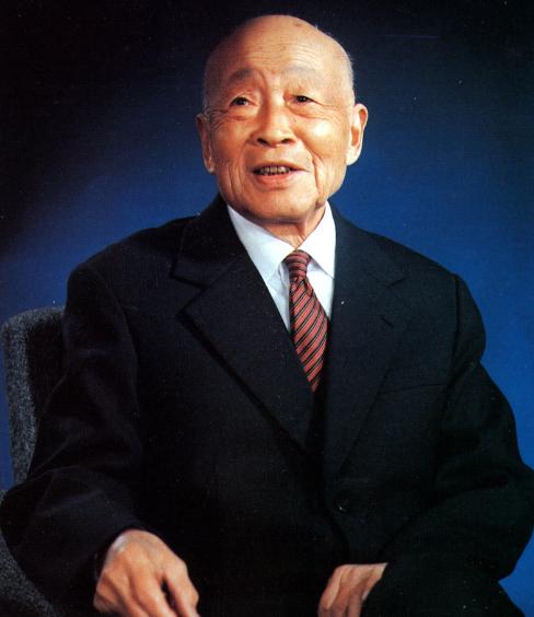 1937年，著名数学家苏步青有一回出门办事去了，他的日本妻子苏米子正在家里洗碗，