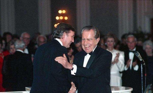 特朗普骂尼克松打开了中国的大门，骂卡特与中国建交，骂 克林顿 让中国加入世贸组织