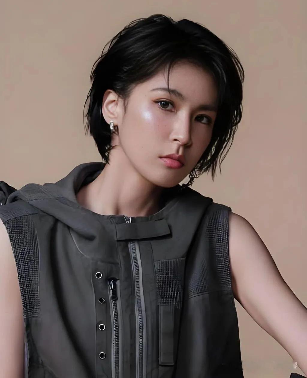 孙千四连冠，热搜却是井柏然的——女演员赢热度，男演员赢话题，这届观众到底在嗑谁？